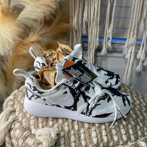 Nike Palm Tree Roshe Sneakers Shoes - Picture 1 of 7